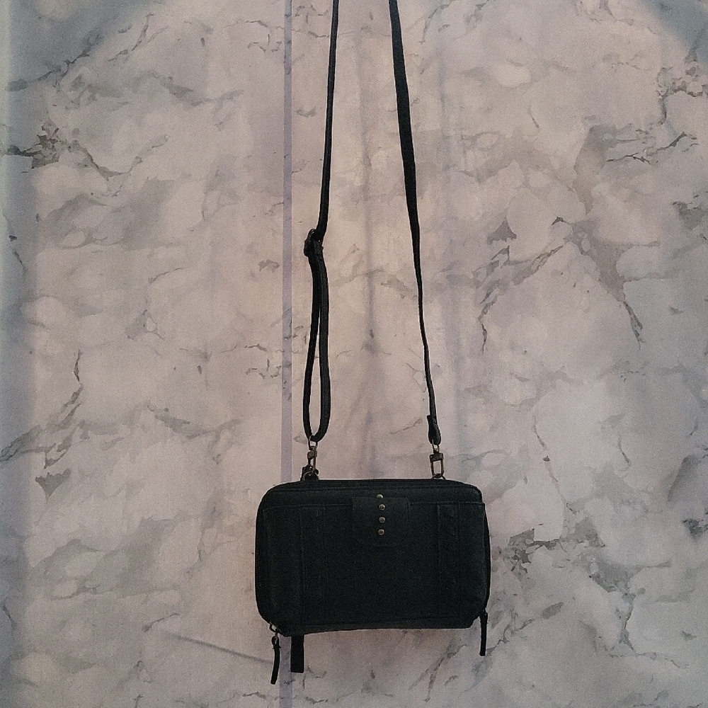 Born Wallet Crossbody
